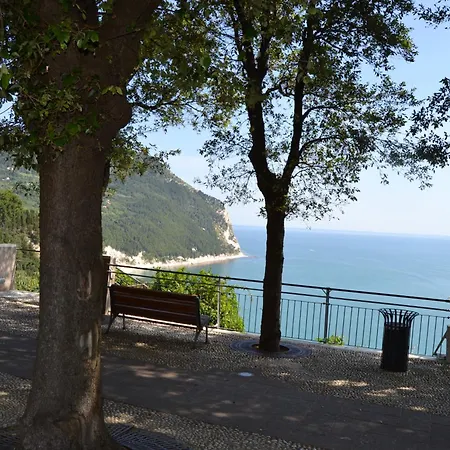 Viale I°maggio 3 *